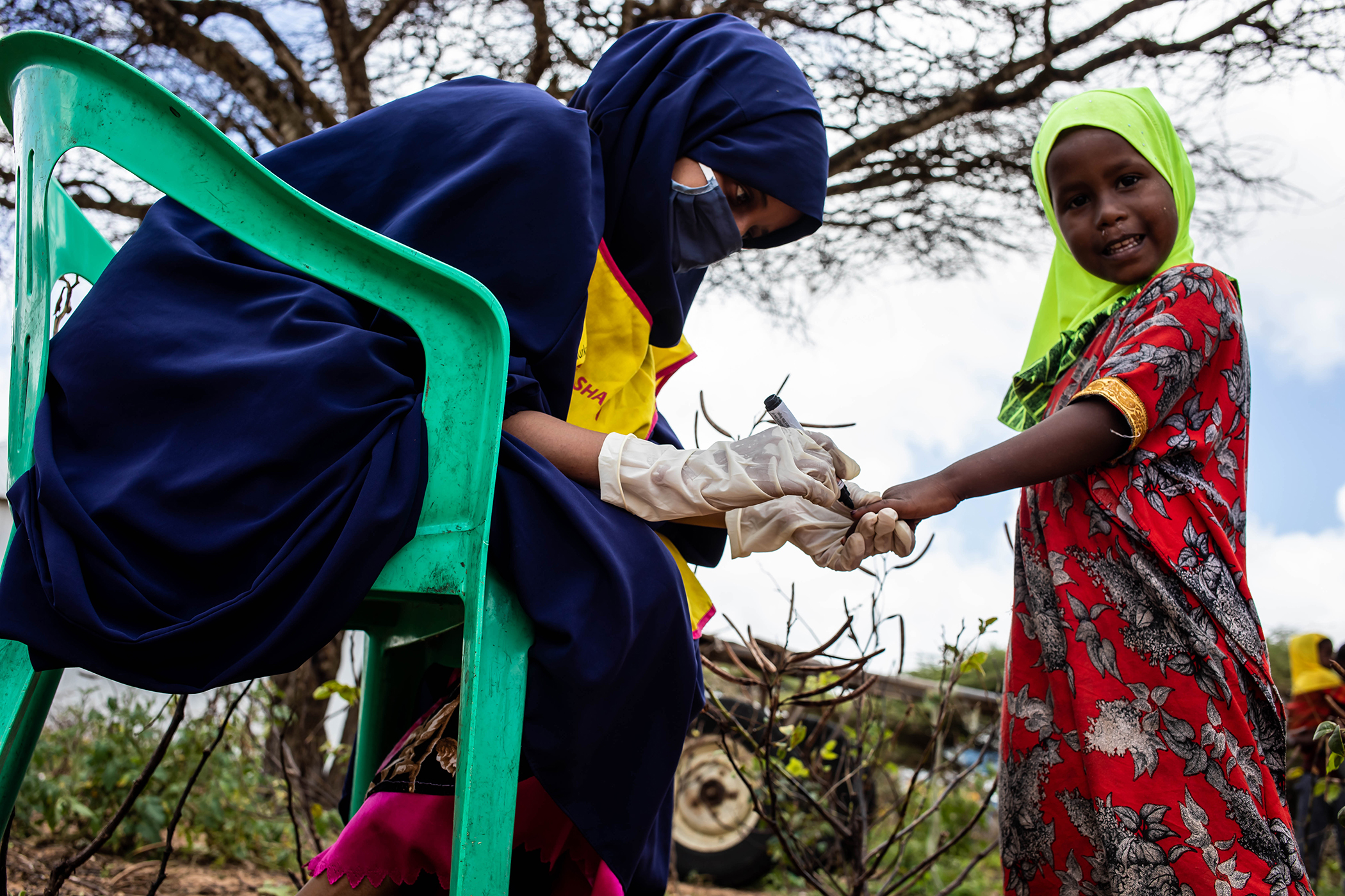 Des enfants vaccinés dans le cadre de la campagne nationale de vaccination contre la polio et la rougeole à Mogadiscio, Somalie, en septembre 2020. Image : Ismail Taxta/OMS Somalie