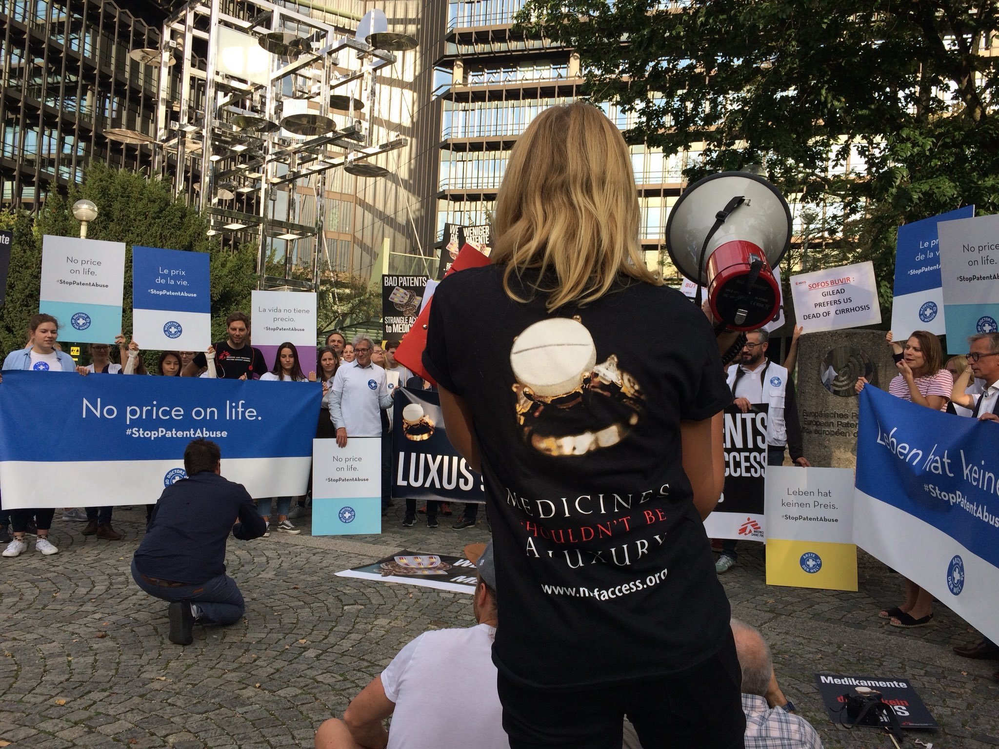 ProtestMunich_Copyright_SophiaApostolia_MSF Access Campaign.jpg