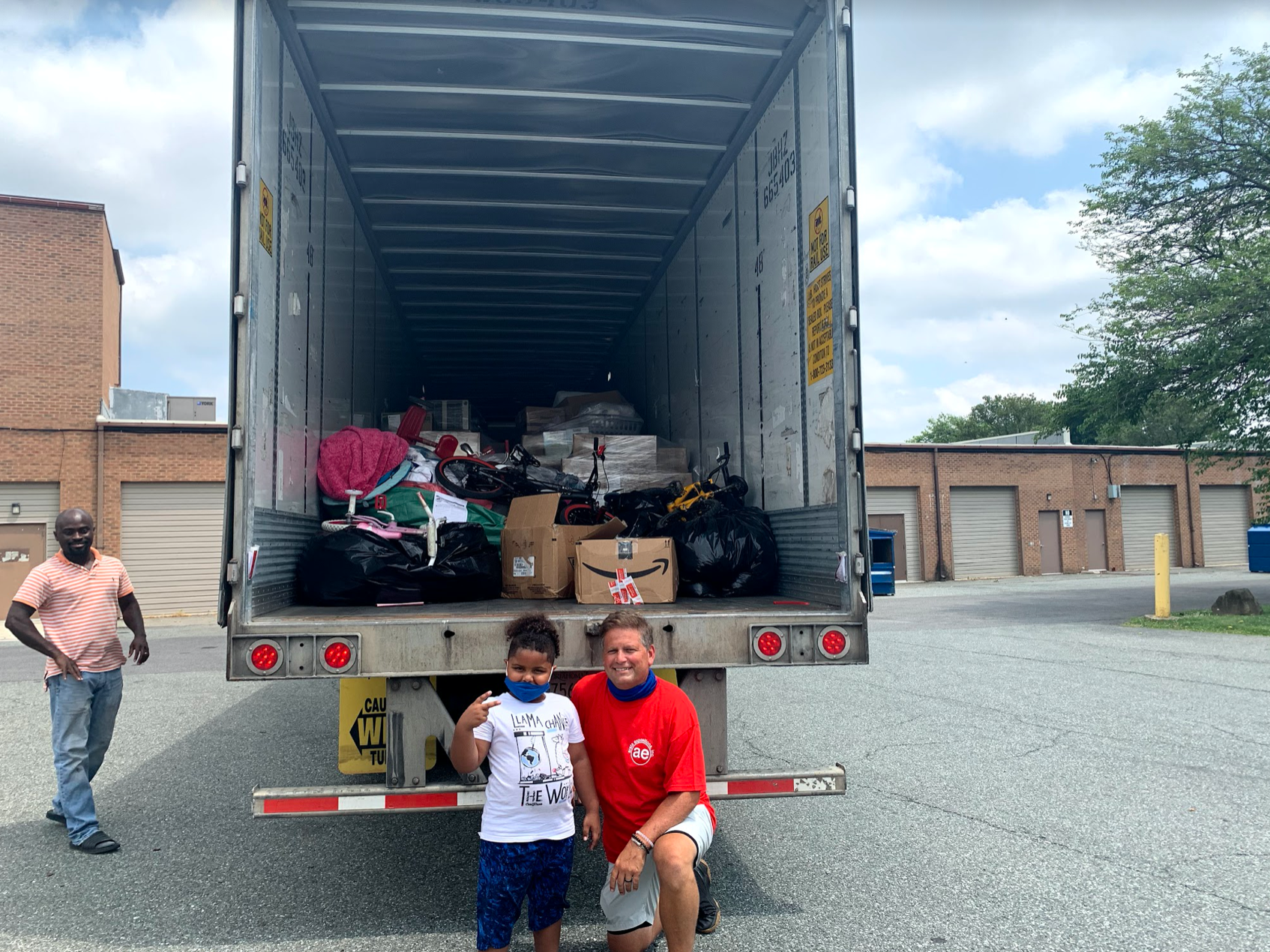 This 7-Year Old Just Delivered a Trailer Full of COVID-19 Supplies ...