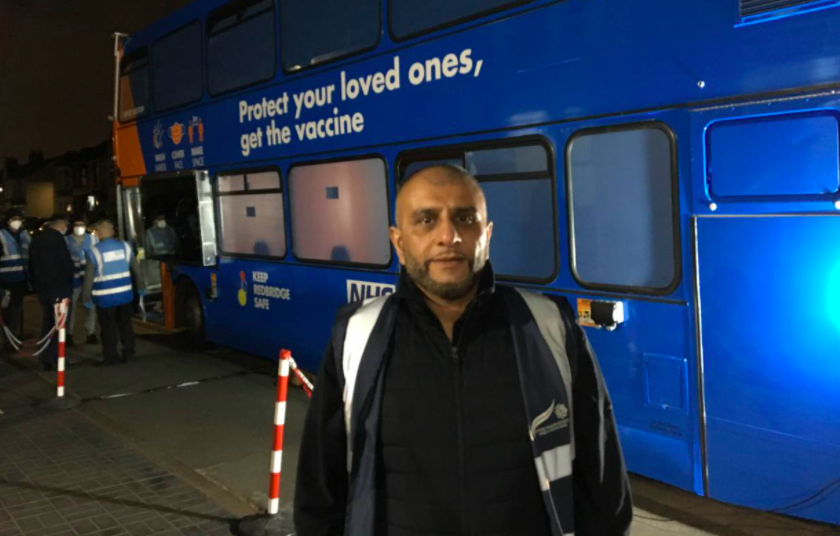 london-bus-mobile-clinic-vaccinations-covid-19-ramadan2-TRF