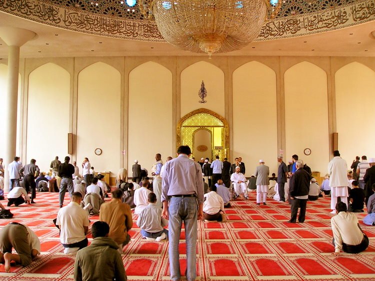 As US Shuns Muslims, UK Mosques Open Their Doors With 'Visit My Mosque' Day