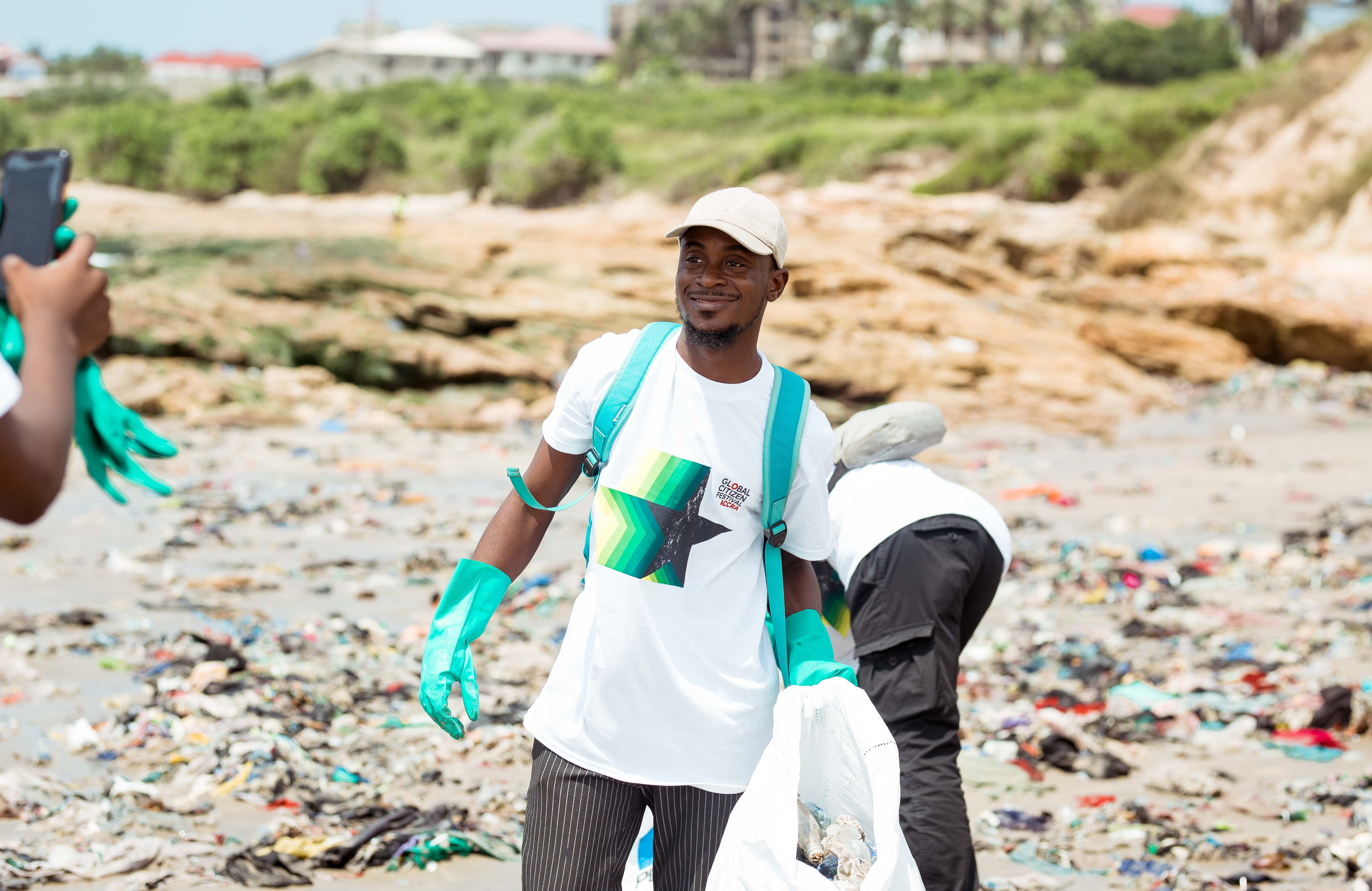 Beach Cleanup Gets A Shocking Boost: Couple'S Fundraising Gambit - zvuvrkh