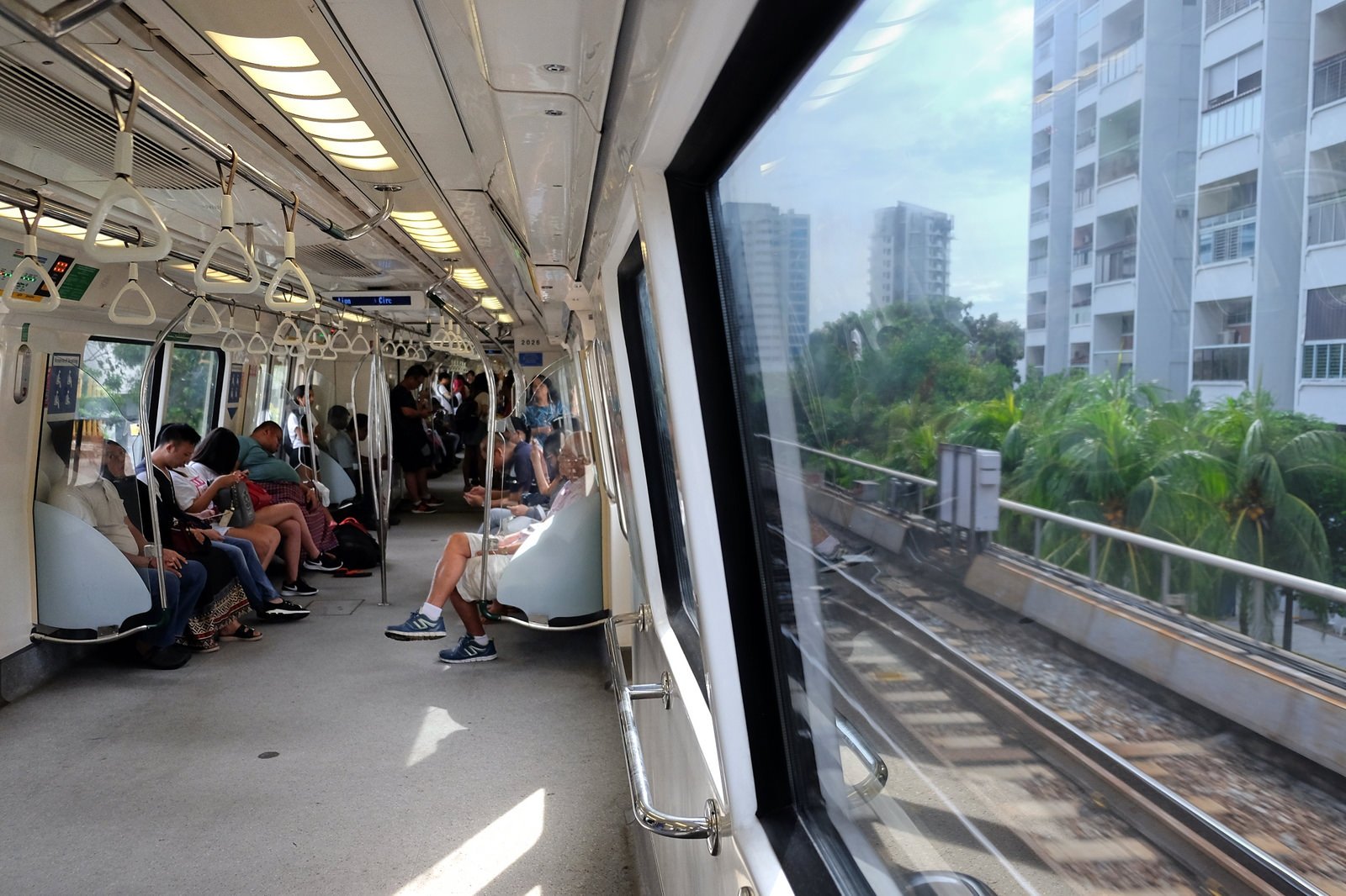 Vladimir Varfolomeev singapore MRT flickr.jpg